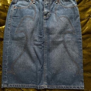Guess vintage skirt w detailing